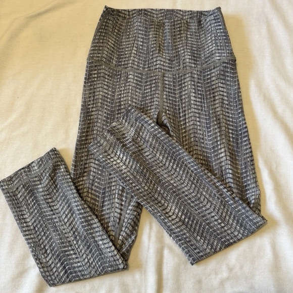 LuLuLemon 4 Wunder Under Gray Jacquard Sliver Spoon Crop Leggings - Picture 1 of 10